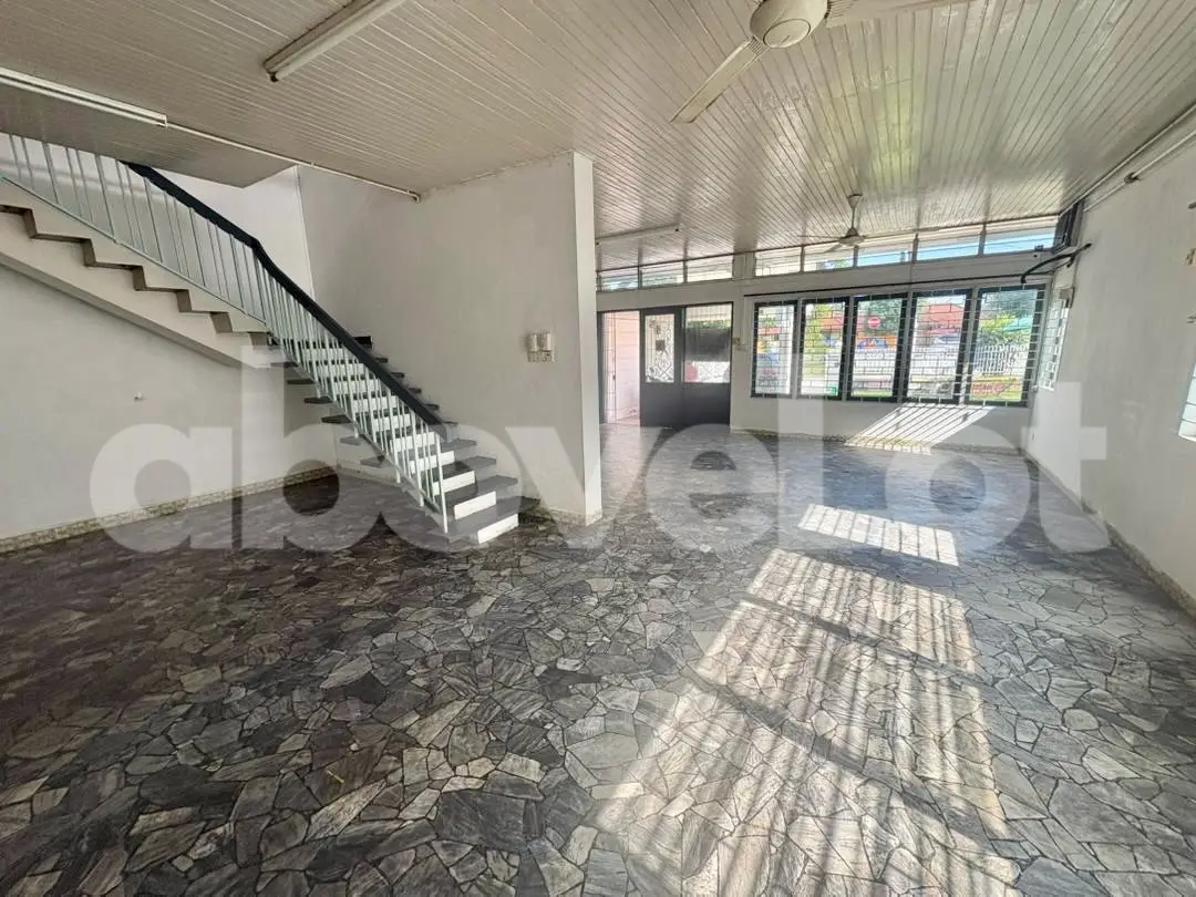 Semi-D Shop House For Rent at Jalan Air Itam WELL MAINTAINED